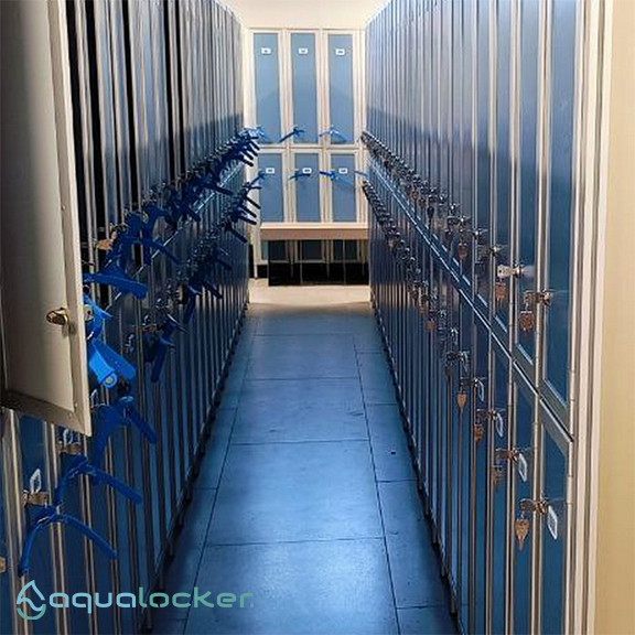 Шкафы «Aqua:ocker» в новой раздевалке парка «Остров мечты» (Москва) 